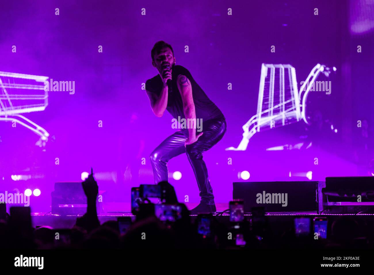 Mailand, Italien. 14.. November 2022. Die italienische Sängerin Cesare Cremonini tritt live im Mediolanum Forum auf (Foto: Mairo Cinquetti/SOPA Images/Sipa USA) Quelle: SIPA USA/Alamy Live News Stockfoto