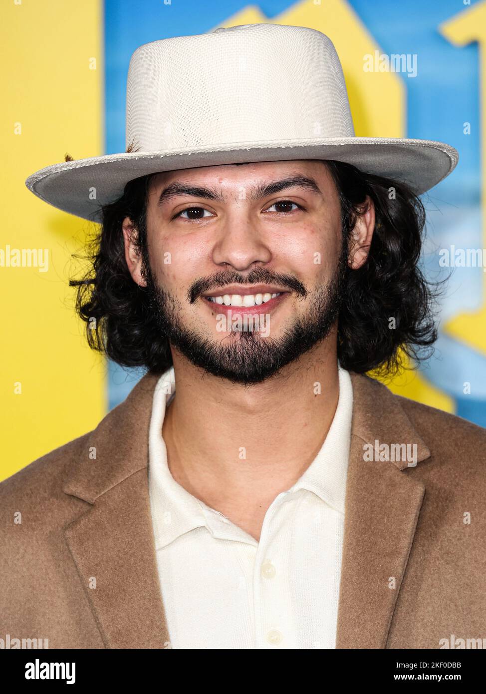 Xolo Maridueña (Xolo Mariduena) kommt zur US-Premiere von Netflix's „Glass Onion: A Knives Out Mystery“, die am 14. November 2022 im Academy Museum of Motion Picturs in Los Angeles, Kalifornien, USA, stattfand. (Foto von David Acosta/Image Press Agency/NurPhoto) Quelle: NurPhoto/Alamy Live News Stockfoto