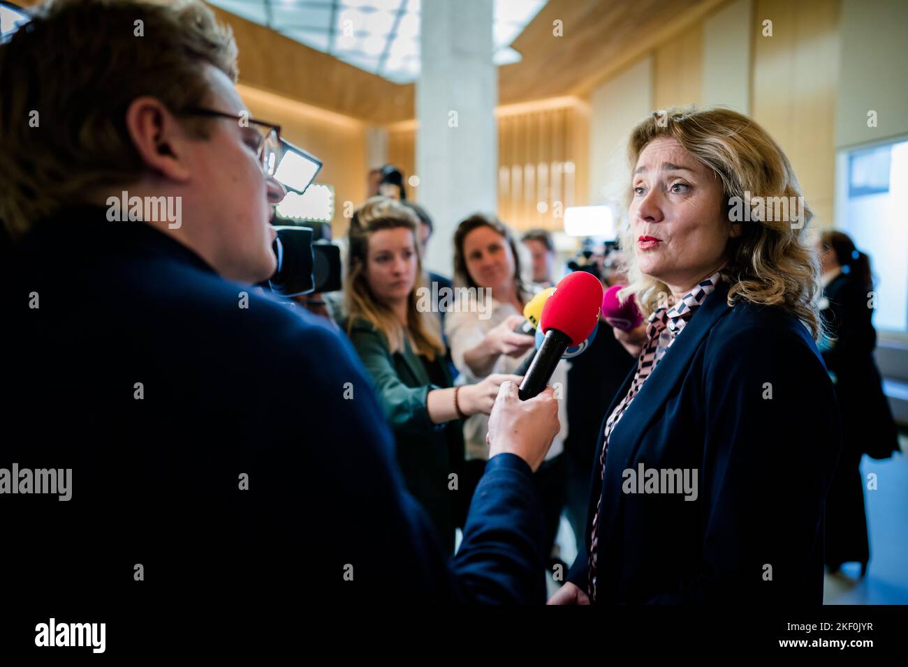 2022-11-15 13:54:35 DEN HAAG - Kammerpräsidentin Vera Bergkamp während der wöchentlichen Fragestunde im Repräsentantenhaus. ANP BART MAAT niederlande Out - belgien Out Stockfoto