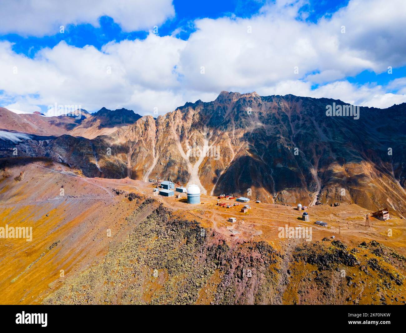 Terskol Peak Observatory ist ein internationales Zentrum für astronomische, medizinische und ökologische Forschung auf dem Berg Elbrus, Russland Stockfoto