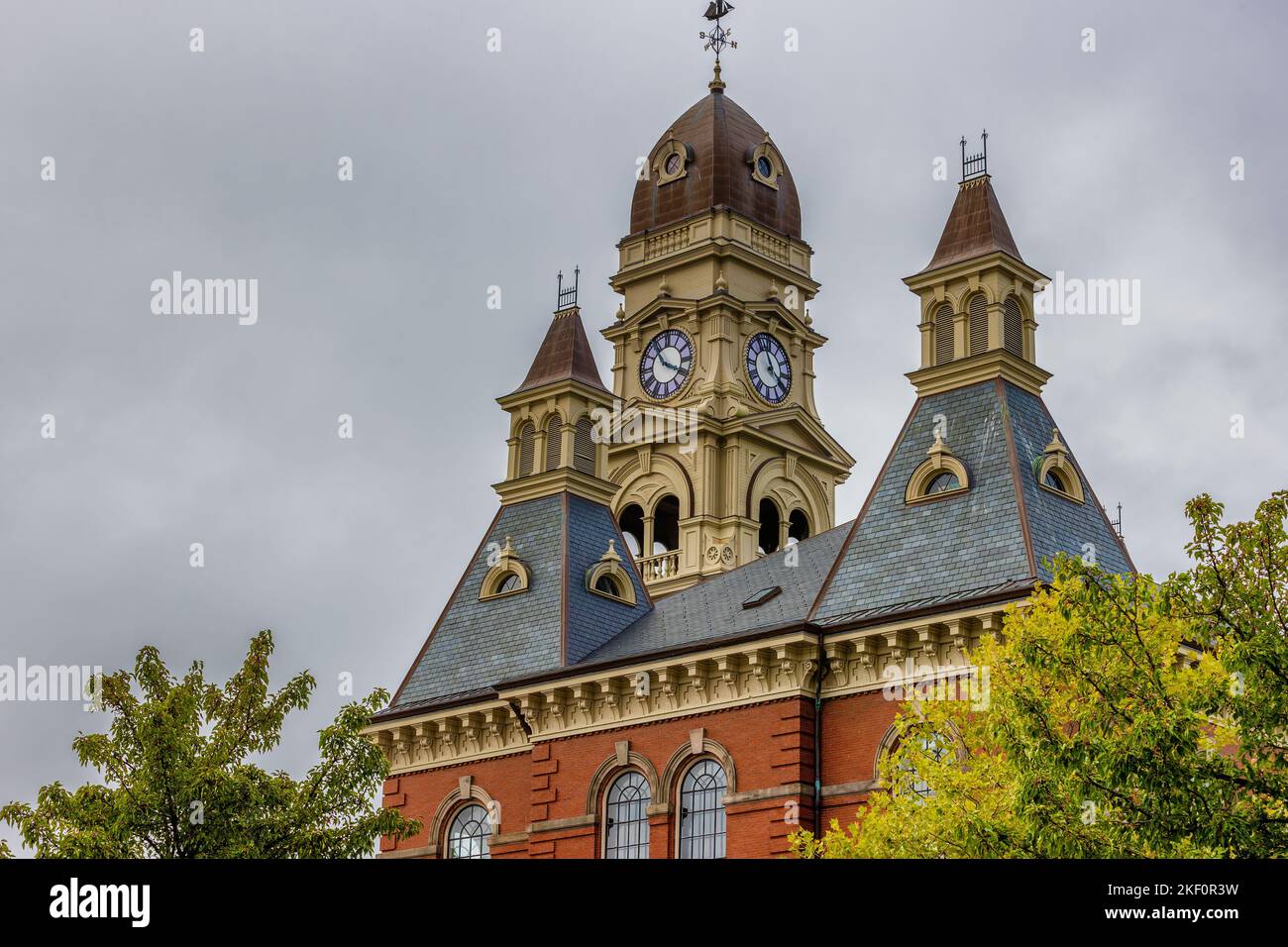 Gloucester, Massachusetts, USA, - 13. September 2022: Das Rathaus wurde 1871 erbaut, nachdem ein Brand das vorherige zerstört hatte. Stockfoto