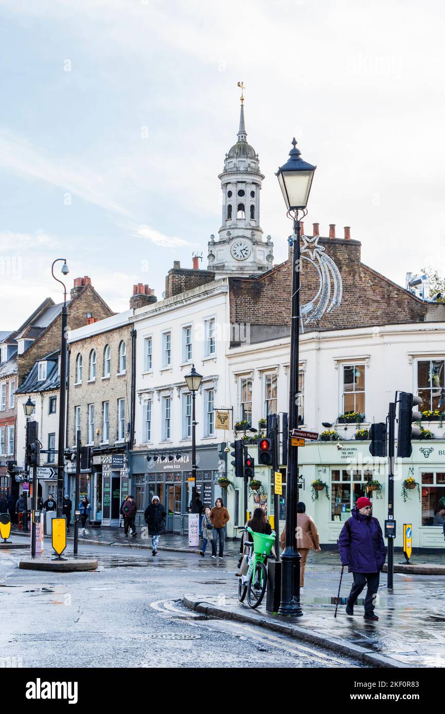 Greenwich Church Street, der Turm der St. Alfege Church im Hintergrund, Greenwich, London, Großbritannien Stockfoto
