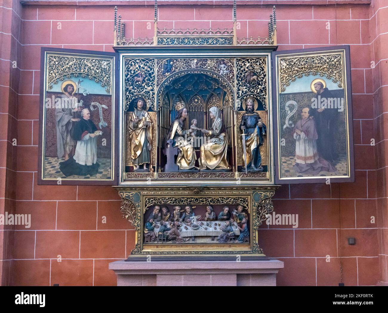 Mittelalterlicher Holzaltar, Kaiserdom Sankt Bartholomäus, Kaiserdom St. Bartholomäus, Frankfurt, Deutschland Stockfoto