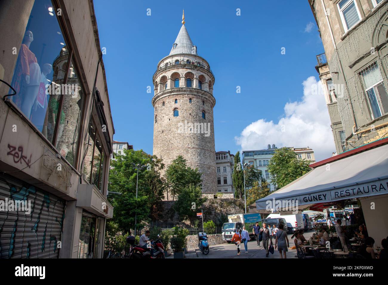 Istanbul Türkei - 09-01-2022: Der Galataturm ist einer der historischen Orte von Istanbul Stockfoto