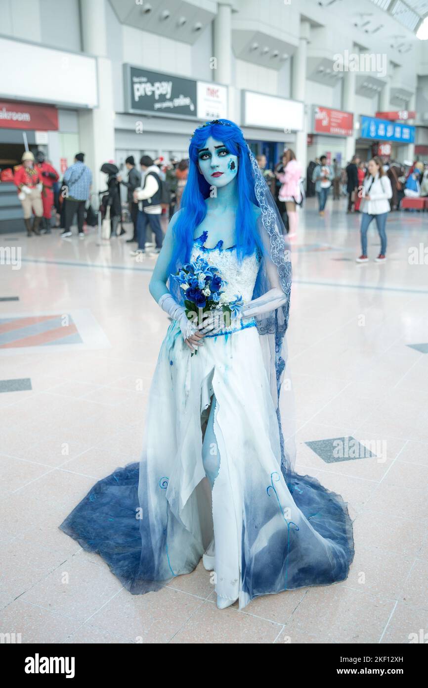 BIRMINGHAM NEC, GROSSBRITANNIEN – 13. NOVEMBER 2022. Eine Cosplayerin, die als die Corpse Bride auf der MCM Birmingham Comic Con 2022 gekleidet ist. Stockfoto