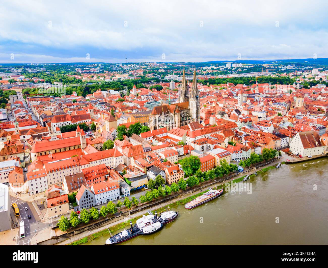 Stadt An Der Donau Bayern 6 Buchstaben Regensburger Luftpanorama. Regensburg ist eine Stadt an der Donau in