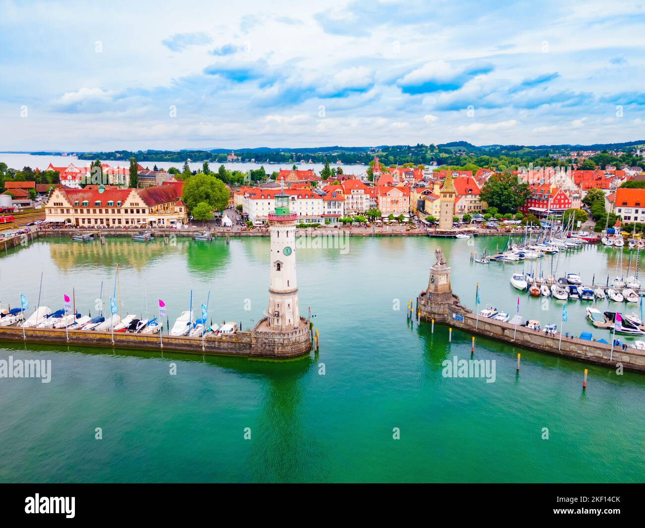 Lindau Luftpanorama. Lindau ist eine große Stadt und Insel am Bodensee oder Bodensee in Bayern, Deutschland. Stockfoto