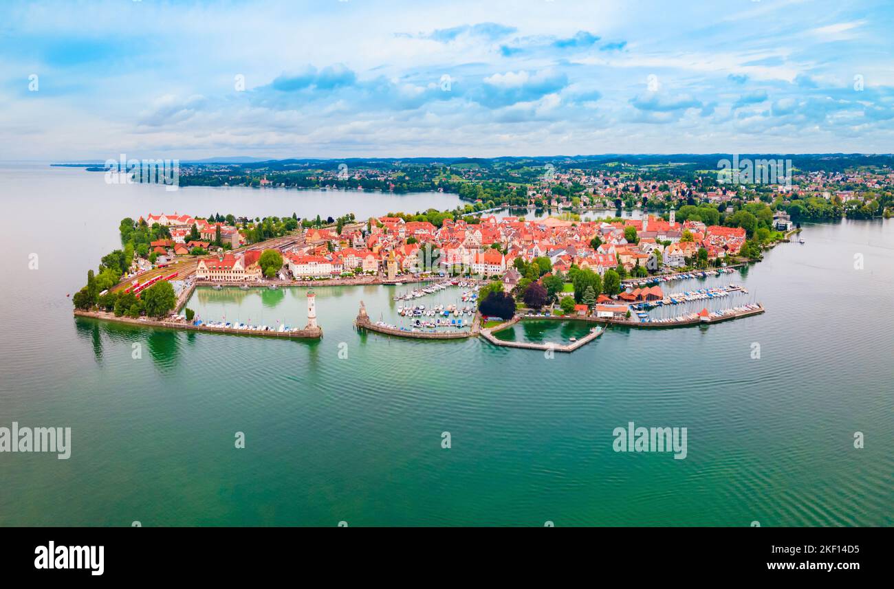 Lindau Luftpanorama. Lindau ist eine große Stadt und Insel am Bodensee oder Bodensee in Bayern, Deutschland. Stockfoto