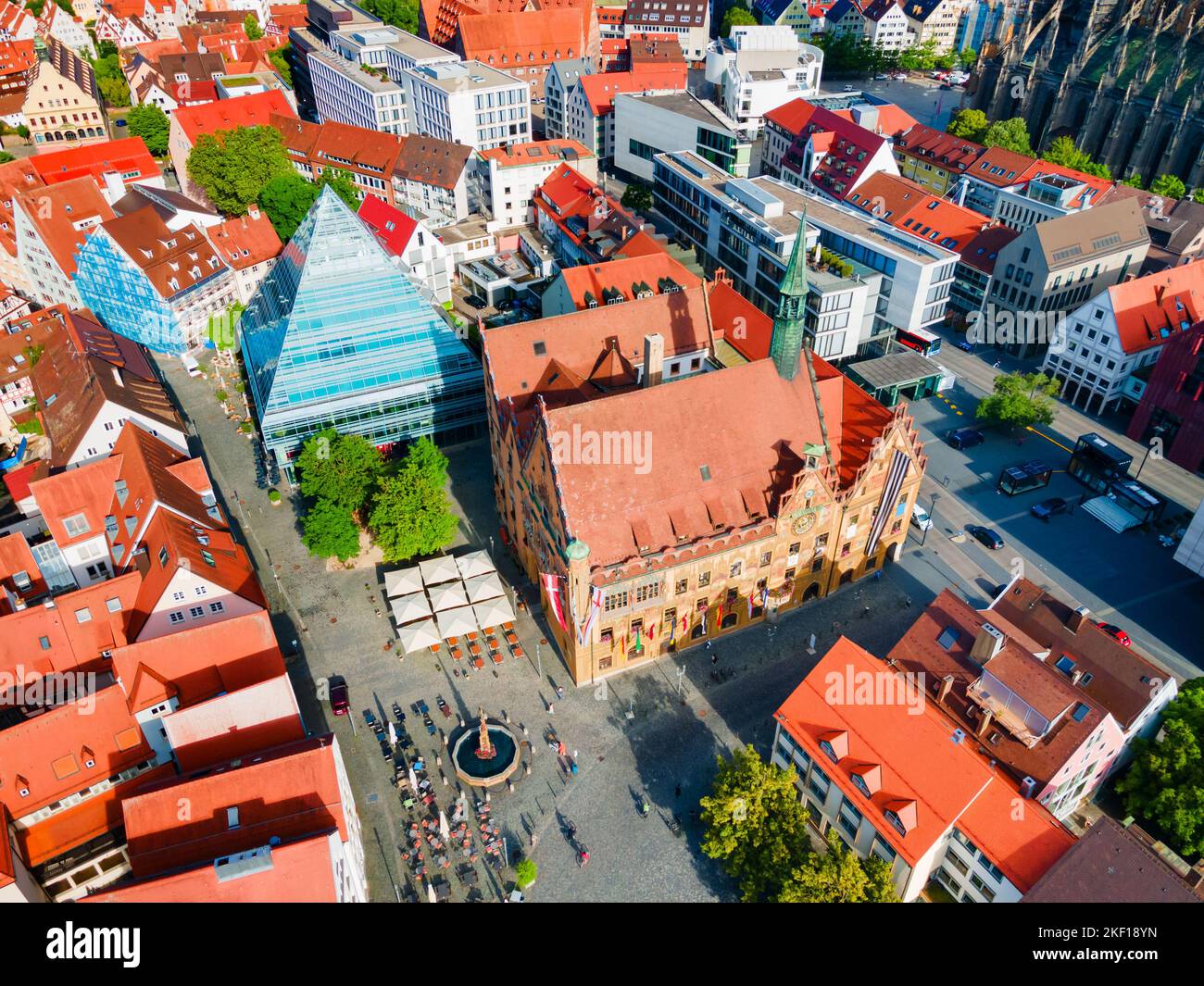 Ulmer Münster oder Ulmer Münster Luftpanorama, eine lutherische Kirche in Ulm, Deutschland. Es ist derzeit die höchste Kirche der Welt. Stockfoto