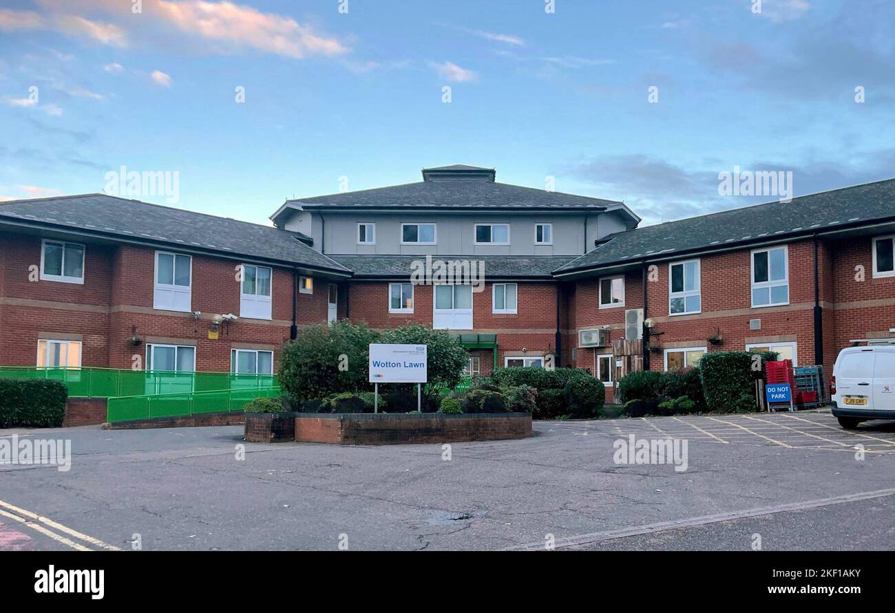 Die Wotton Lawn Unit in Gloucester, von der William Warrington abgeflogen war, bevor er seine Eltern tötete. Der 42-jährige erstochen Vater Clive, 67, und Mutter Valerie, 73, Stunden auseinander in ihren Häusern am 2. März. Am Dienstag gab William vor dem Bristol Crown Court die schrecklichen Morde an seinen geschiedenen Eltern zu. Bilddatum: Dienstag, 15. November 2022. Stockfoto