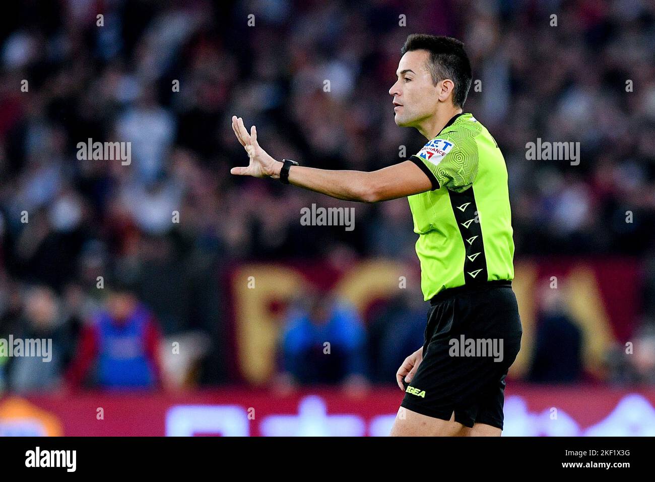 Rom, Italien. 13.. November 2022. Schiedsrichter Antonio Rapuano Gesten