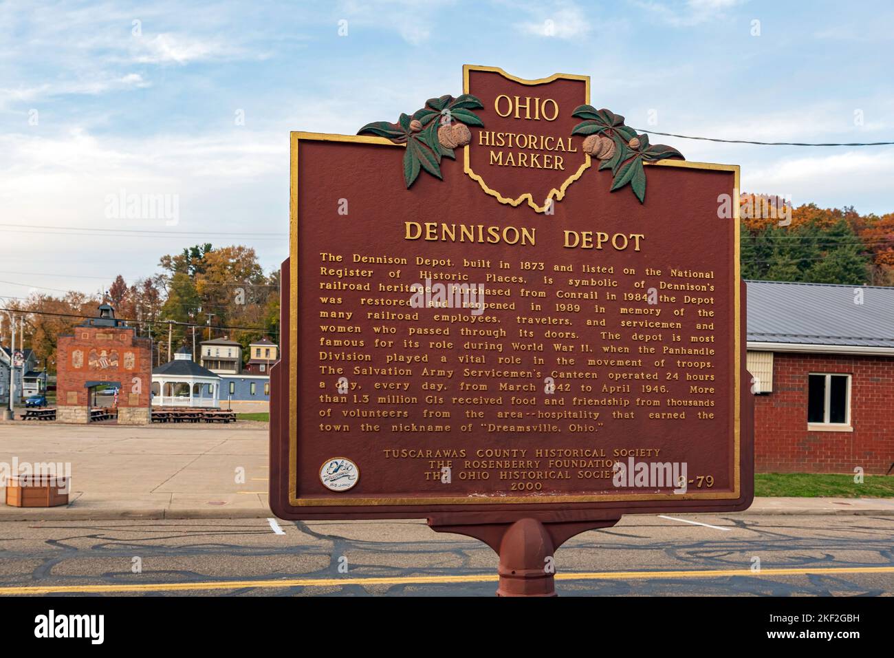 Dennison, Ohio, USA - 24. Oktober 2022: Historische Markierung im Dennison Railroad Depot Museum im Historic Center Street District gefunden. Stockfoto