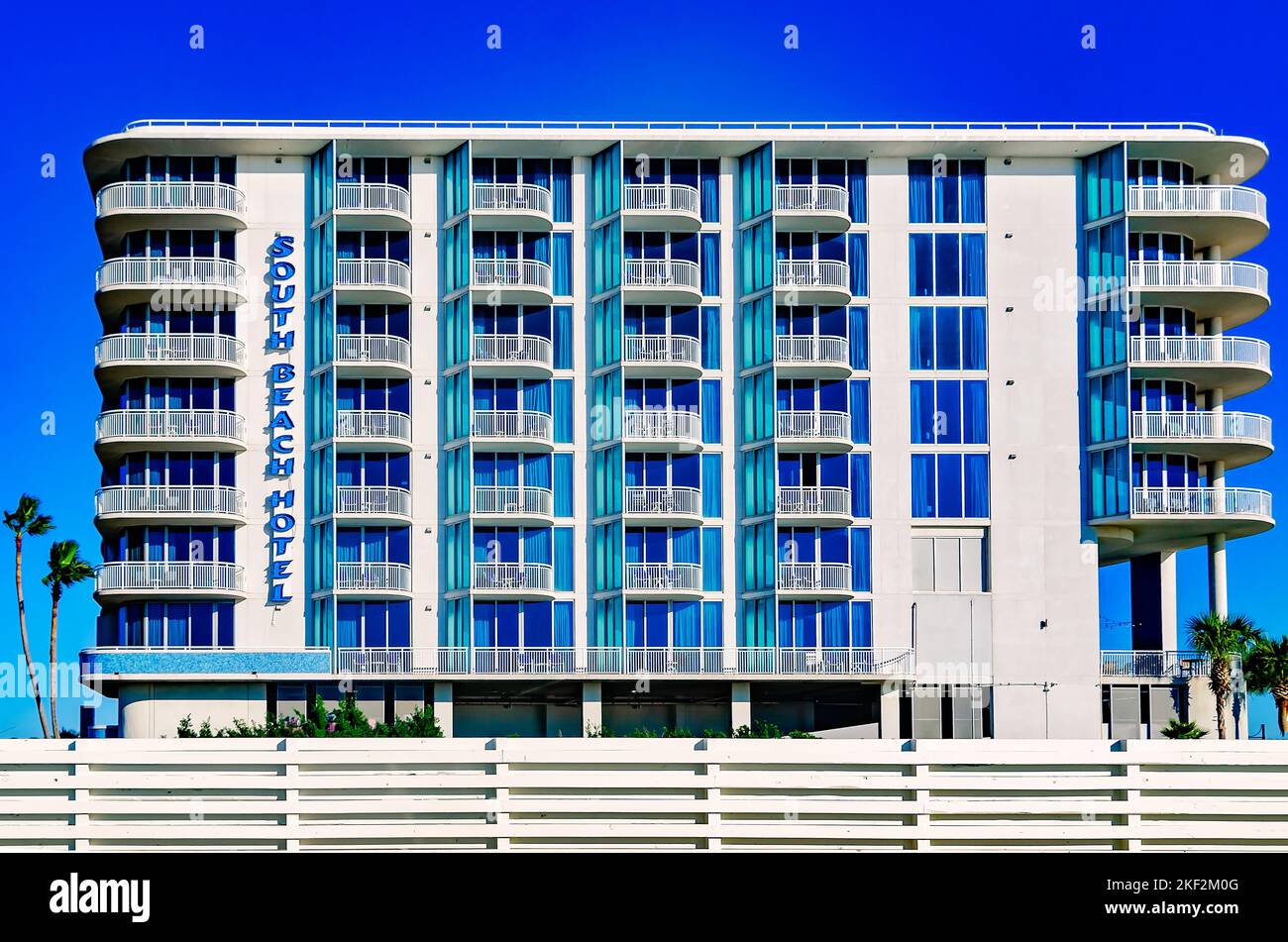 Das South Beach Hotel befindet sich am Biloxi Beach, 13. November 2022, in Biloxi, Mississippi. Das Hotel am Biloxi Beach verfügt über 99 Suiten. Stockfoto