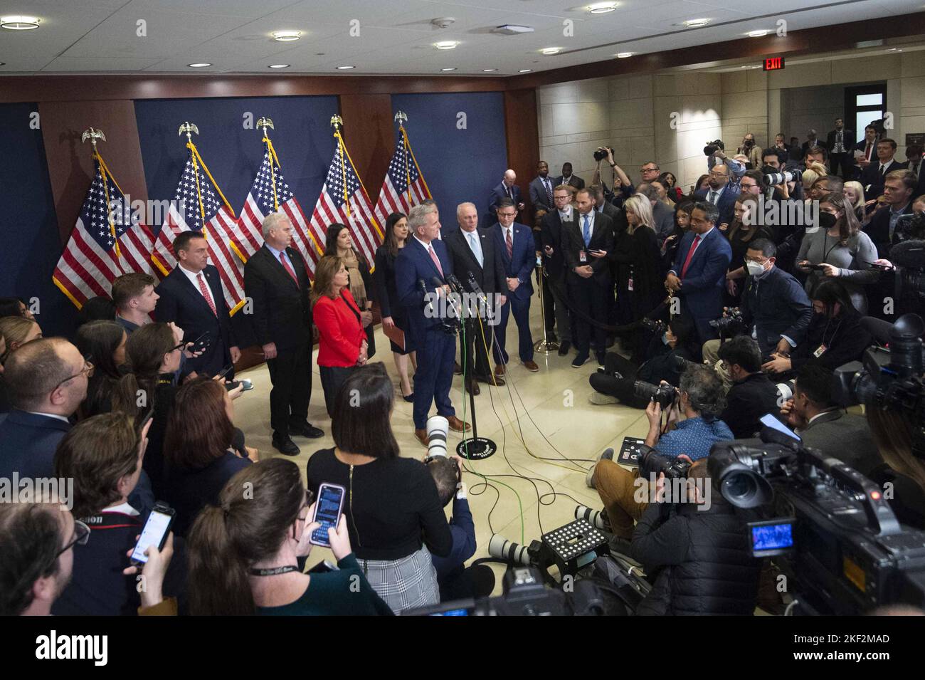 Washington, Usa. 15.. November 2022. Kevin McCarthy, R-CA, Nominierter für den Sprecher des Repräsentantenhauses, wird emotional, während er während einer Pressekonferenz über die Vielfalt innerhalb der Republikanischen Partei spricht, nachdem die Republikaner im Repräsentantenhaus am Dienstag, dem 15. November 2022, im US-Kapitol in Washington, DC ihre Führungswahlen zum Kongress 118. abgehalten haben. McCarthy, der 188-31 gegen den Rep. Andy Biggs, R-AZ, gewonnen hat, benötigt im Januar mindestens 218 Stimmen, um Sprecher zu werden, wenn das 435-köpfige Haus sitzt und wählt. Foto von Bonnie Cash/UPI Credit: UPI/Alamy Live News Stockfoto