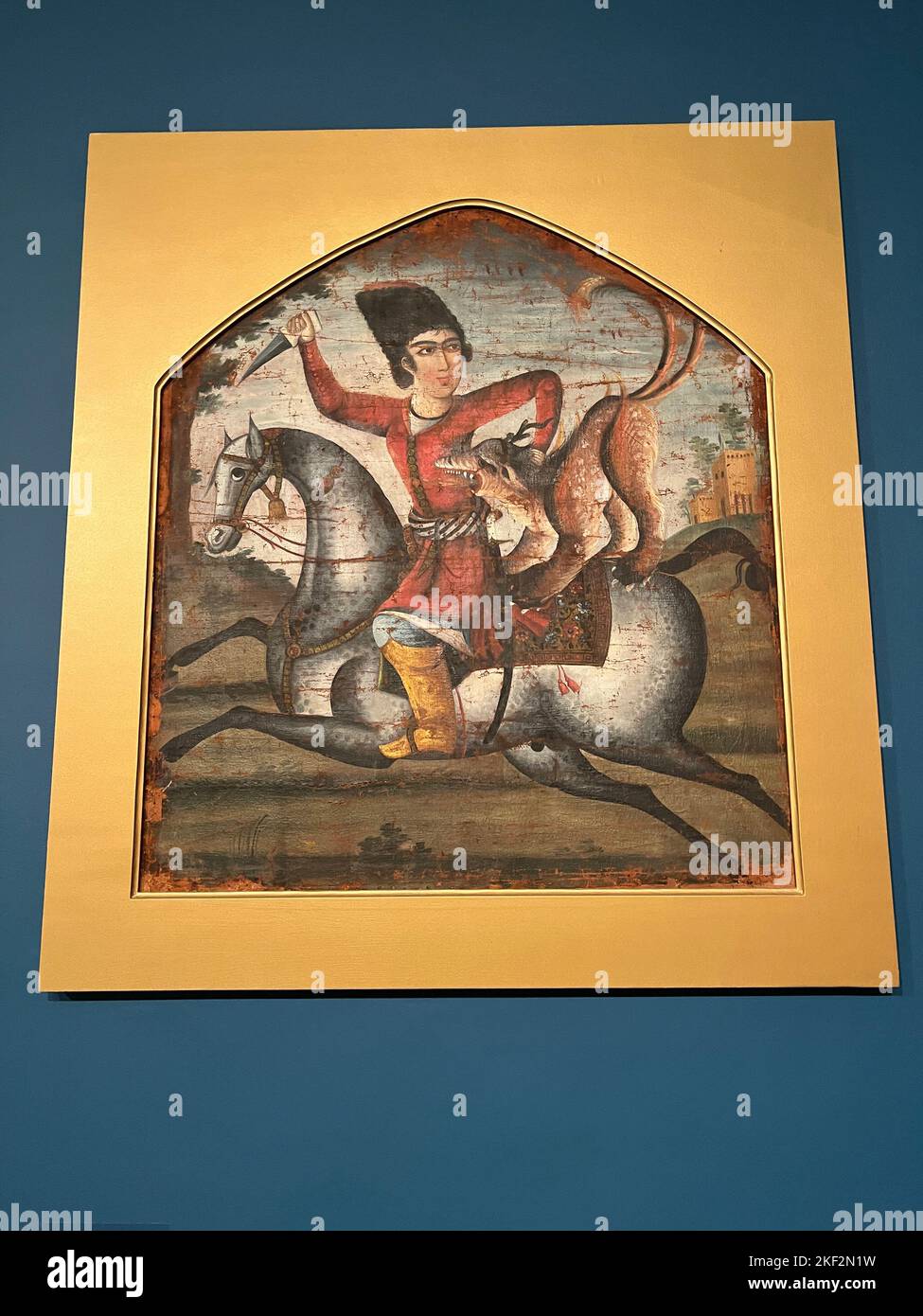 „Jäger auf dem Pferderack, angegriffen von einem mythischen Ungeheuer.“ Öl auf Leinwand, Mitte 18.. Jahrhundert, Shiraz, Iran. Brooklyn Museum, Kunst der islamischen Welt. Stockfoto