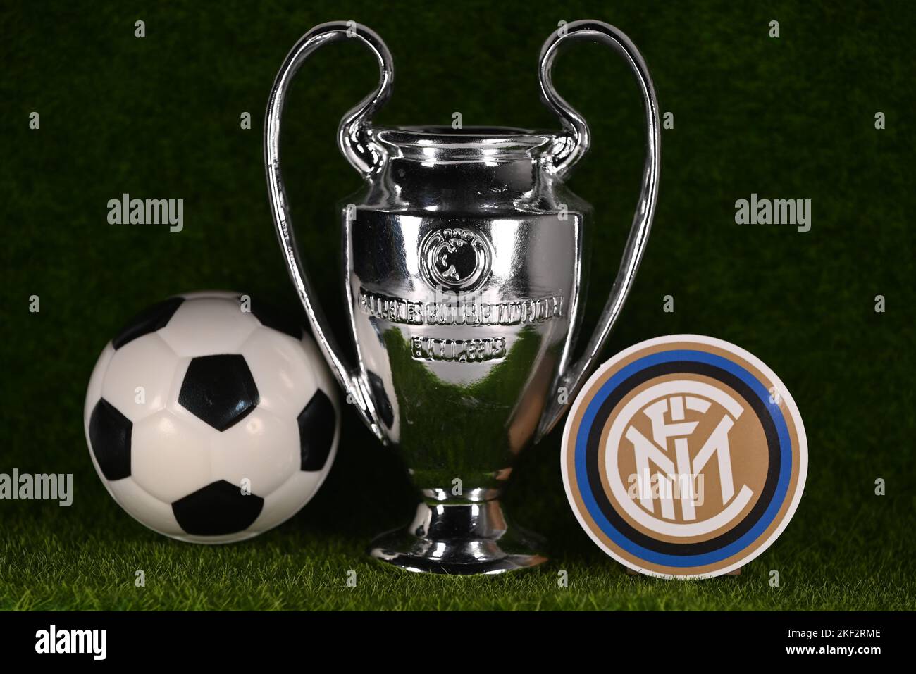 16. November 2022, Istanbul, Türkei. Das Emblem des Fußballvereins Inter Mailand, der an der Play-off-Runde der UEFA Champions League 2022 teilnimmt Stockfoto