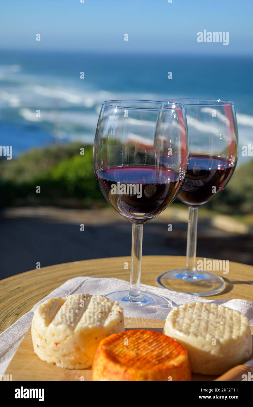 Essen und Wein zum Pairing, roter trockener portugiesischer Wein und ...