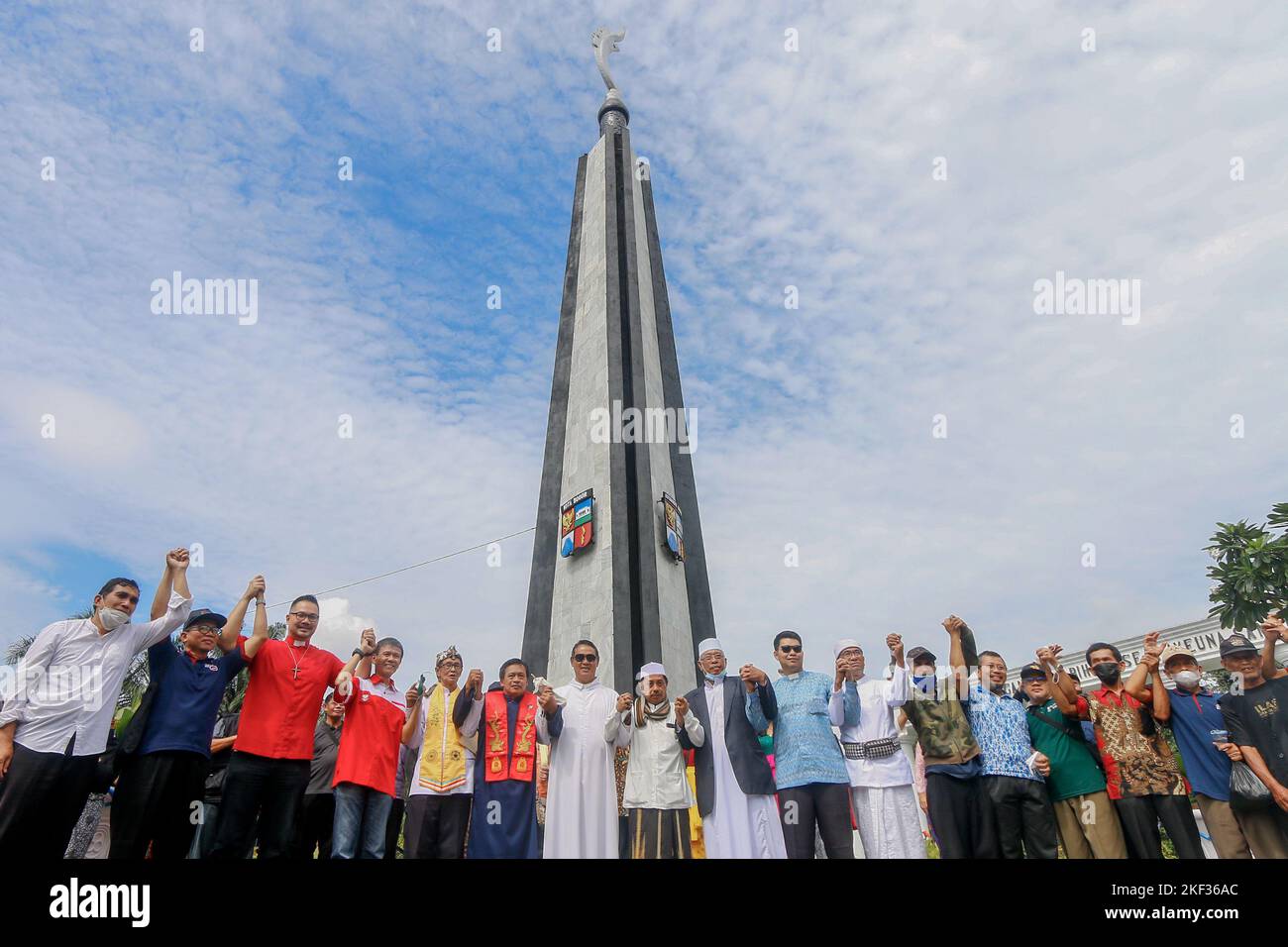 BOGOR, INDONESIEN - 16. November 2022: Sechs religiöse Führer begehen den Internationalen Tag der Toleranz in Bogor City, Indonesien, am 16. November 2022 Stockfoto