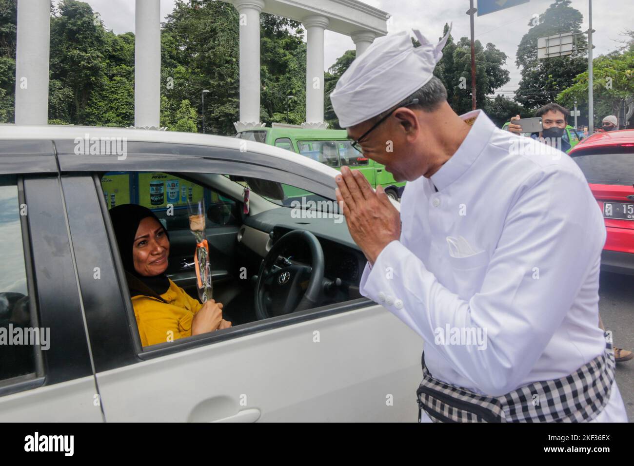 BOGOR, INDONESIEN - 16. November 2022: Sechs religiöse Führer begehen den Internationalen Tag der Toleranz in Bogor City, Indonesien, am 16. November 2022 Stockfoto