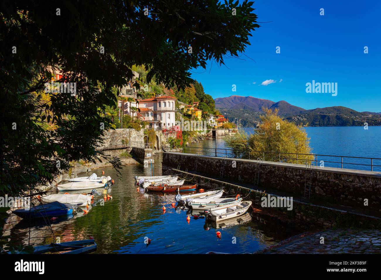 Alter Hafen, Cannero Riviera, Lago Maggiore, Verban-Cusio-Ossola, Piemont, Italien Stockfoto