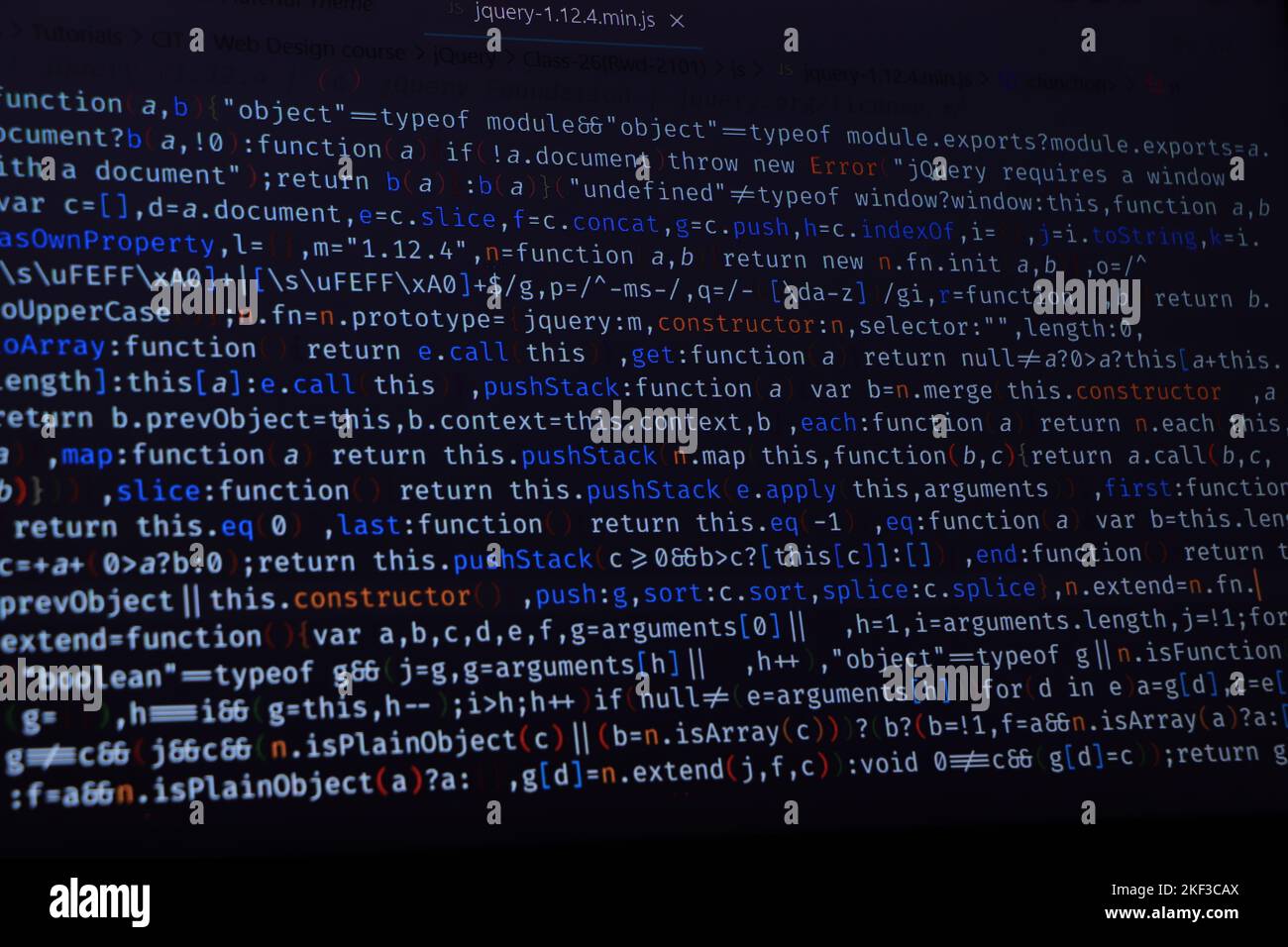 Softwareentwicklung durch Programmierer. Abstrakter Computer-Skriptcode. Programmiercode-Bildschirm des Software-Entwicklers Stockfoto