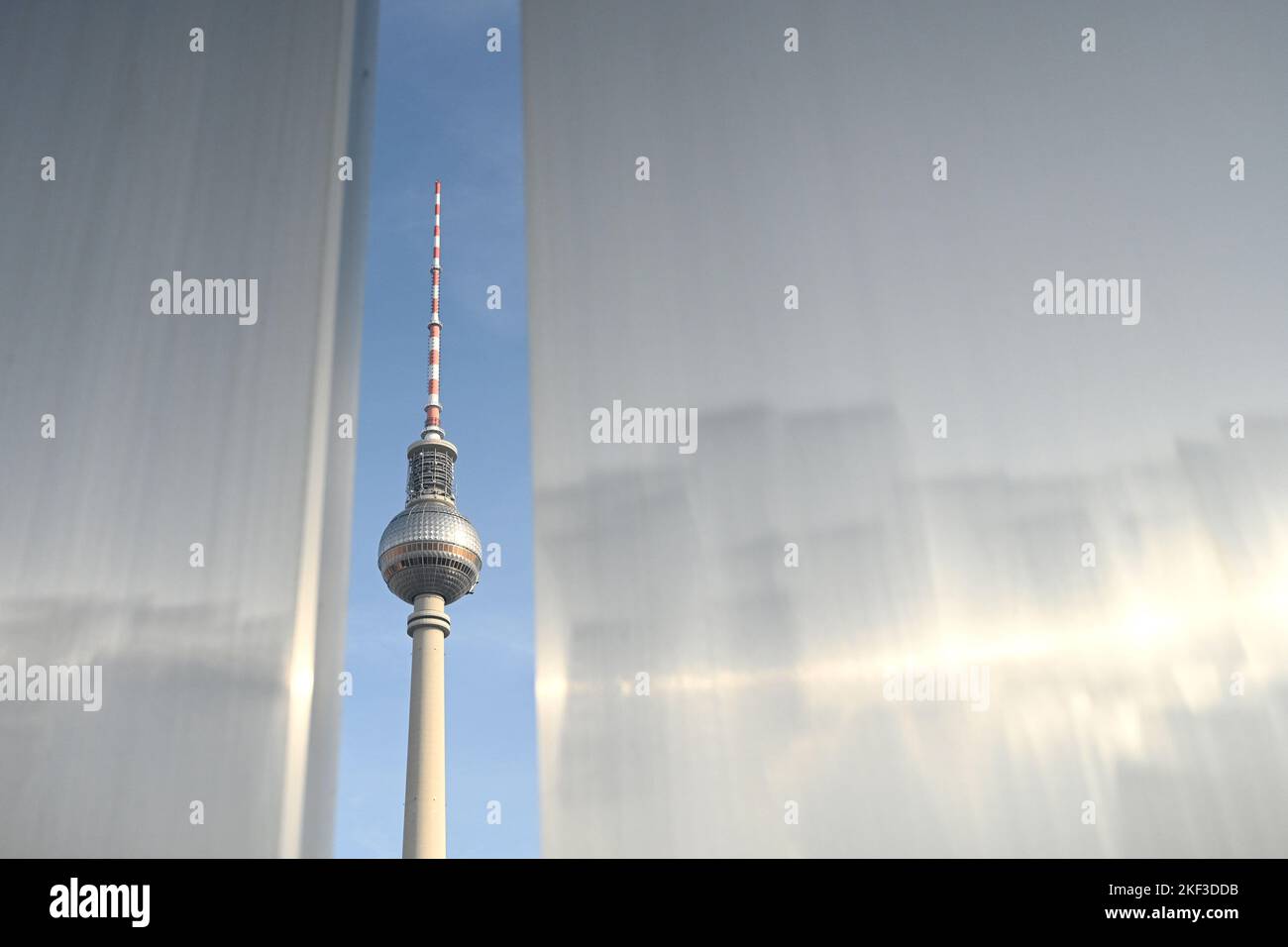 Der Fernsehturm am Alexanderplatz in Berlin, Deutschland. Stockfoto