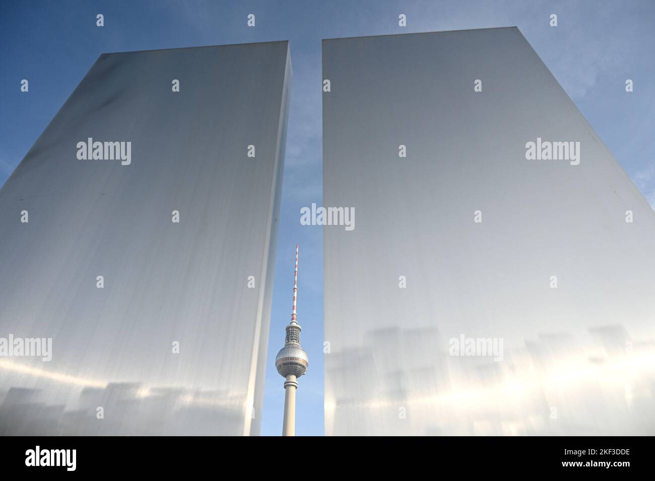 Der Fernsehturm am Alexanderplatz in Berlin, Deutschland. Stockfoto