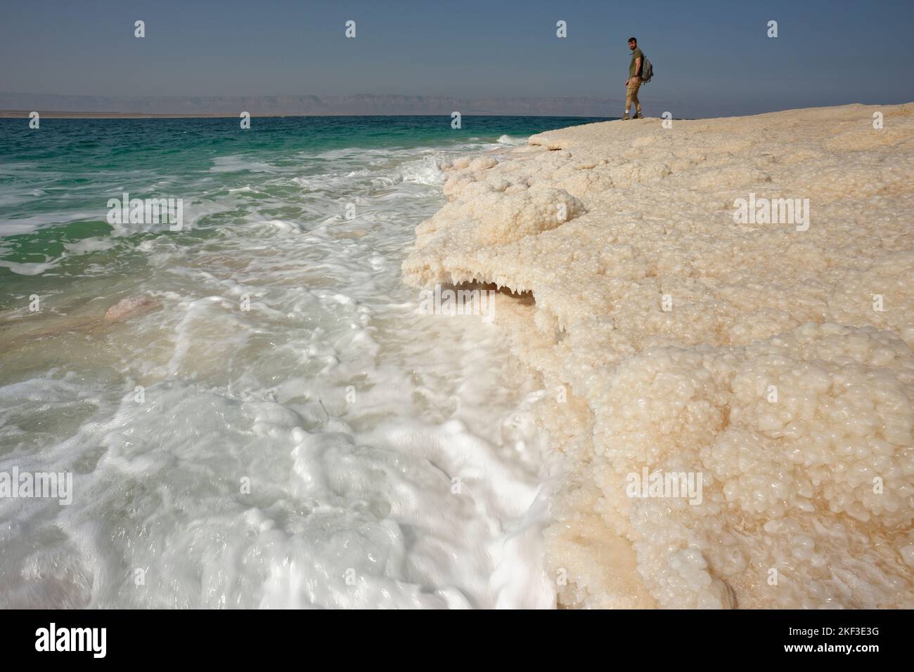 Das Tote Meer, Jordanien. Im Toten Meer gibt es nichts lebendiges. Über 400 Meter unter dem Meeresspiegel. Stockfoto