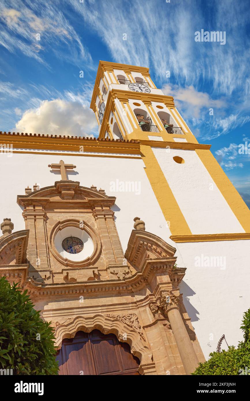 Frigiliana - die schöne Altstadt von Andalusien. Moderne Kirche in der Altstadt von Frigiliana, Andalusien, Spanien. Stockfoto