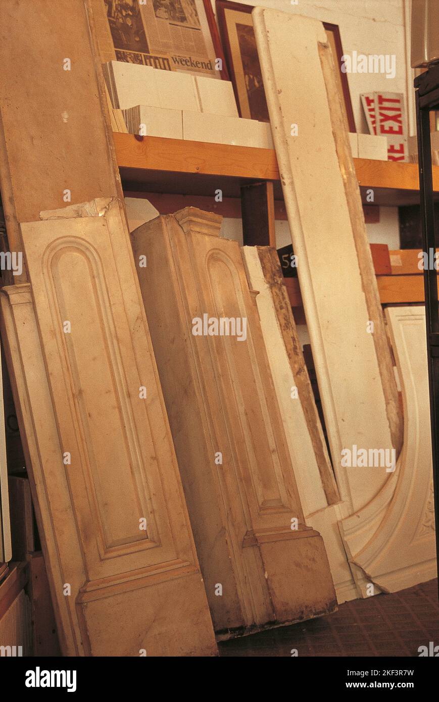 Zerlegte alte Holzmöbel Stockfoto