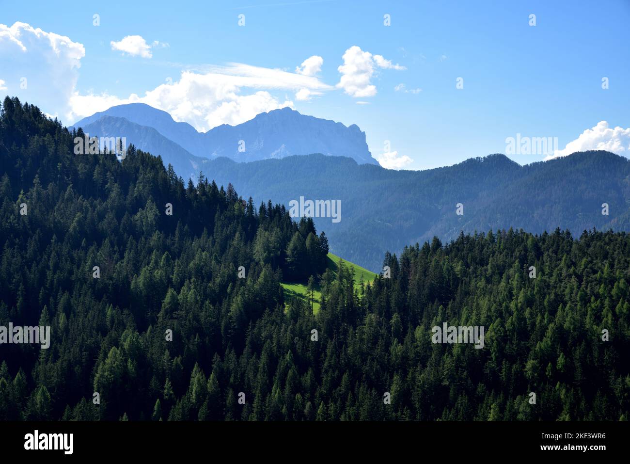 Piza dales Nu und Piza dales Diesc, Berge von Alta Badia von 2968 und 3026 Metern vom Furcia-Pass aus gesehen Stockfoto