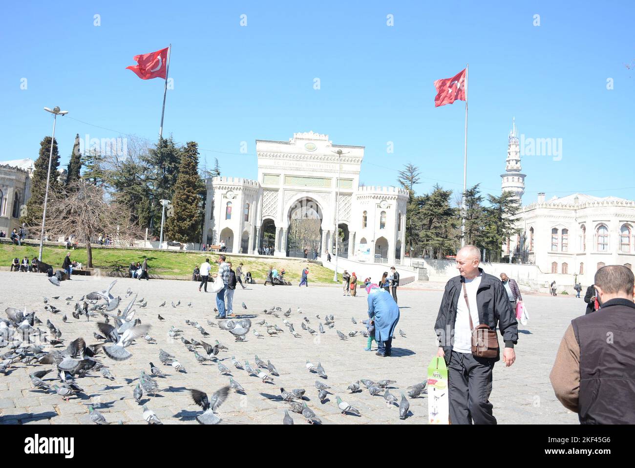Außerhalb der Universität Istanbul und Hagya Sophya mehr draußen Stockfoto
