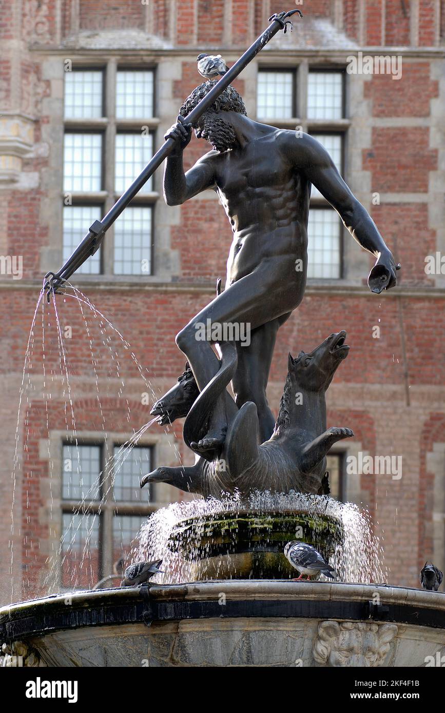 Der Neptunbrunnen in Danzig, Polen, Neptun, Brunnen, Neptun-Brunnen, Artushof (Fontanna Neptuna), Stockfoto