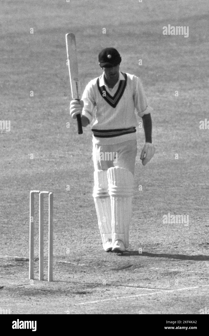 Indiens Kapitän Nawab von Pataudi gibt nach einem Jahrhundert seine Fledermaus ab. Er fuhr fort, 148 Punkte zu erzielen. Stockfoto