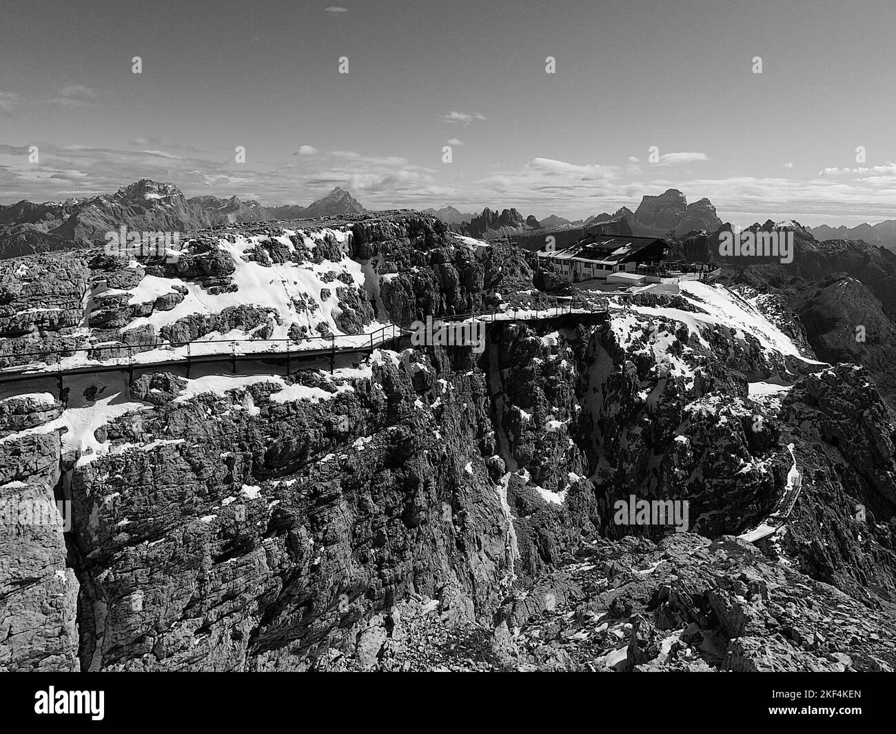 Panoramablick auf den Lagazuoi Gipfel gegen die Dolomiten in Italien Stockfoto