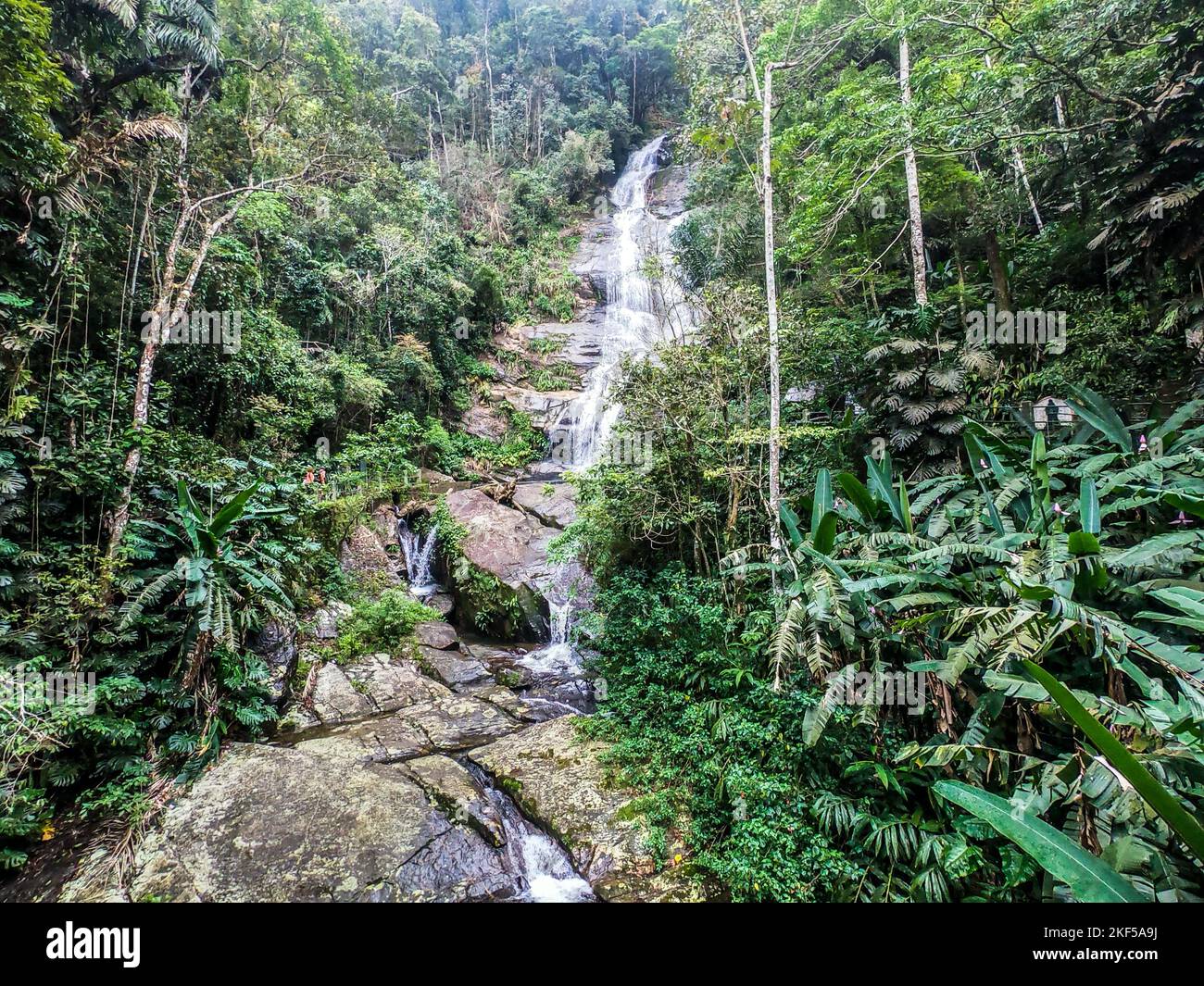 Taunay Wasserfall im Tijuca Nationalpark in Rio de Janeiro, Brasilien. Stockfoto