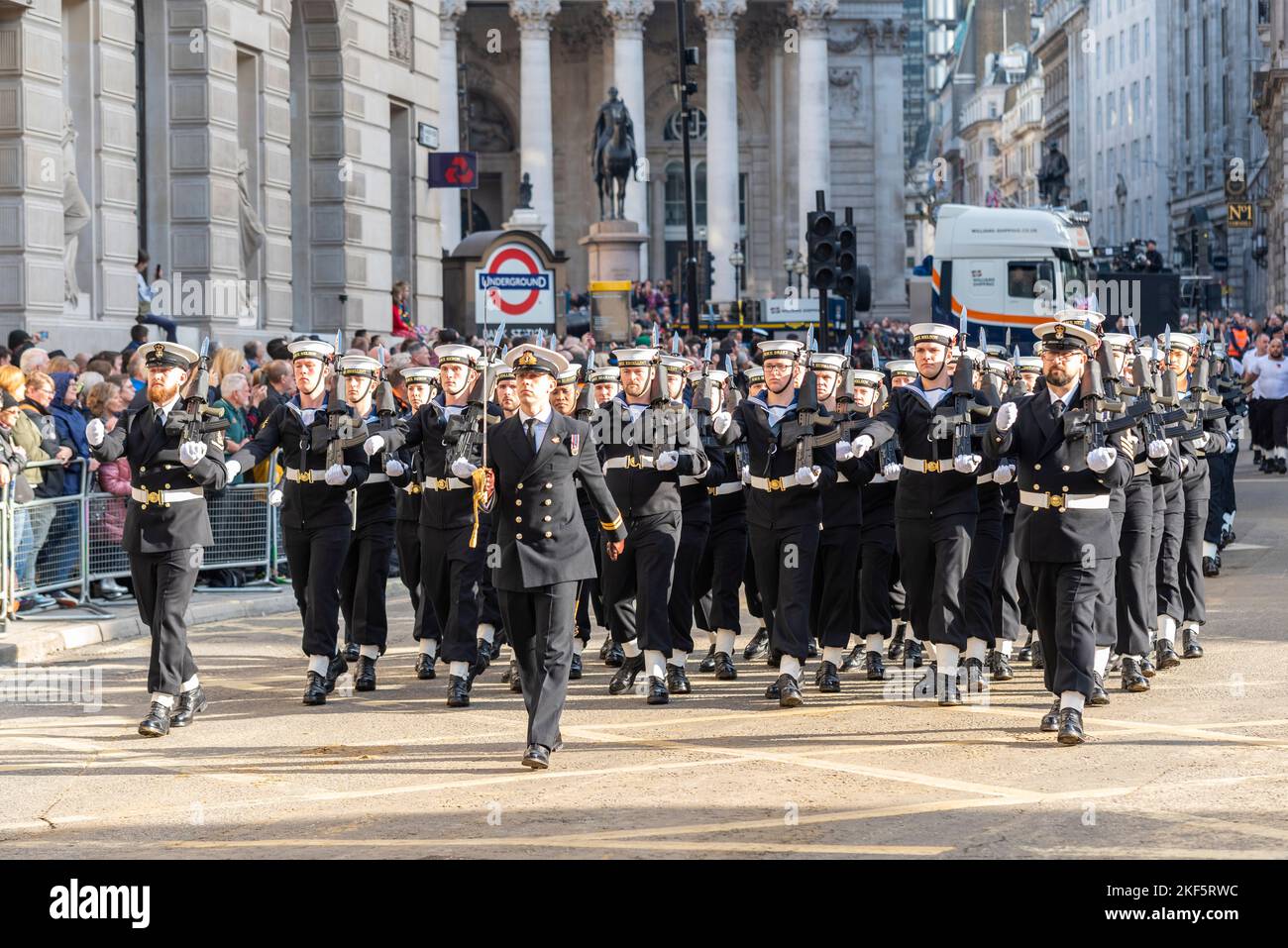 Royal Navy, HMS-Präsident, marschierende Gruppe bei der Lord Mayor's Show Parade in der City of London, Großbritannien Stockfoto