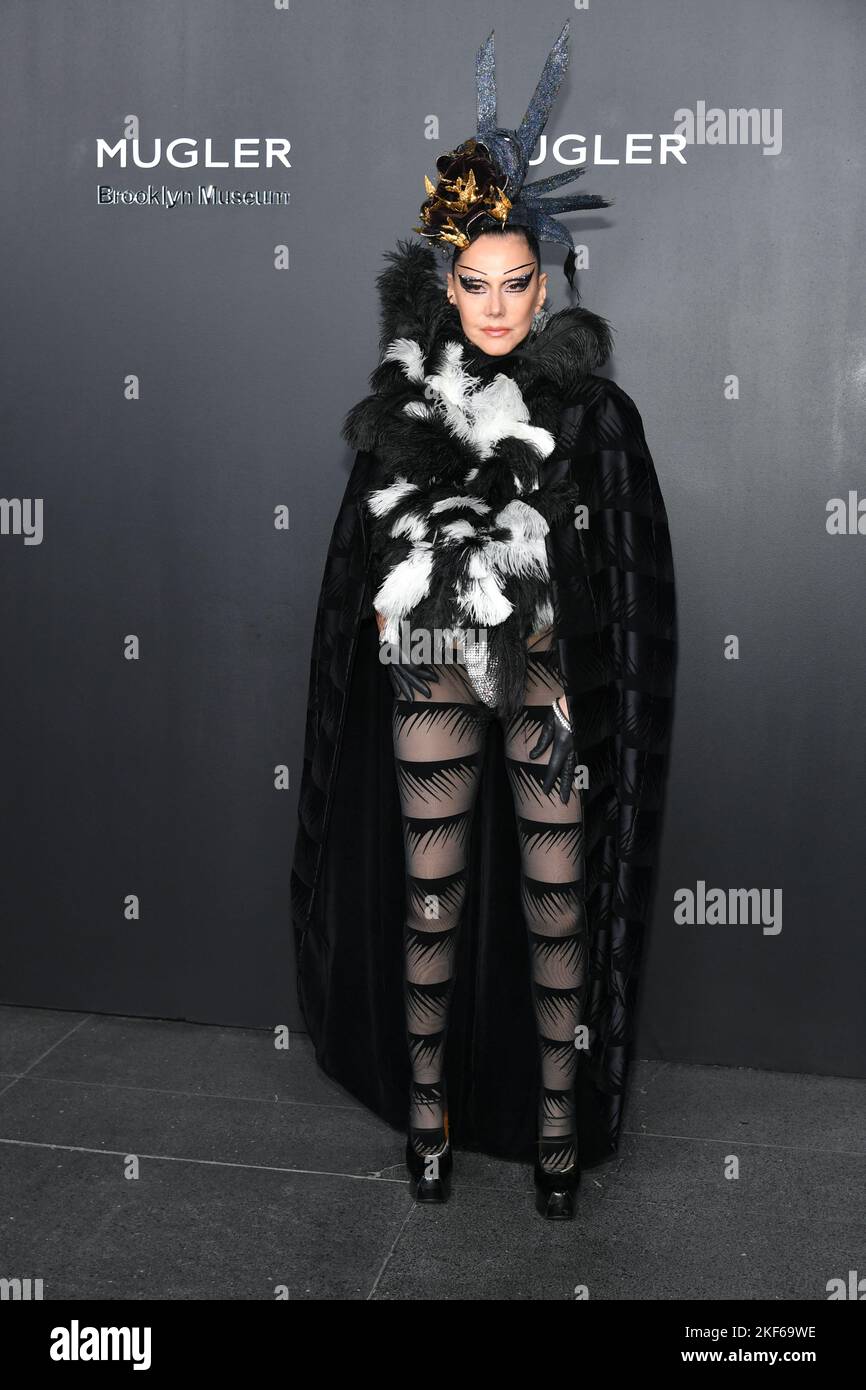 Susanne Bartsch besucht die Eröffnungsnacht von Thierry Mugler