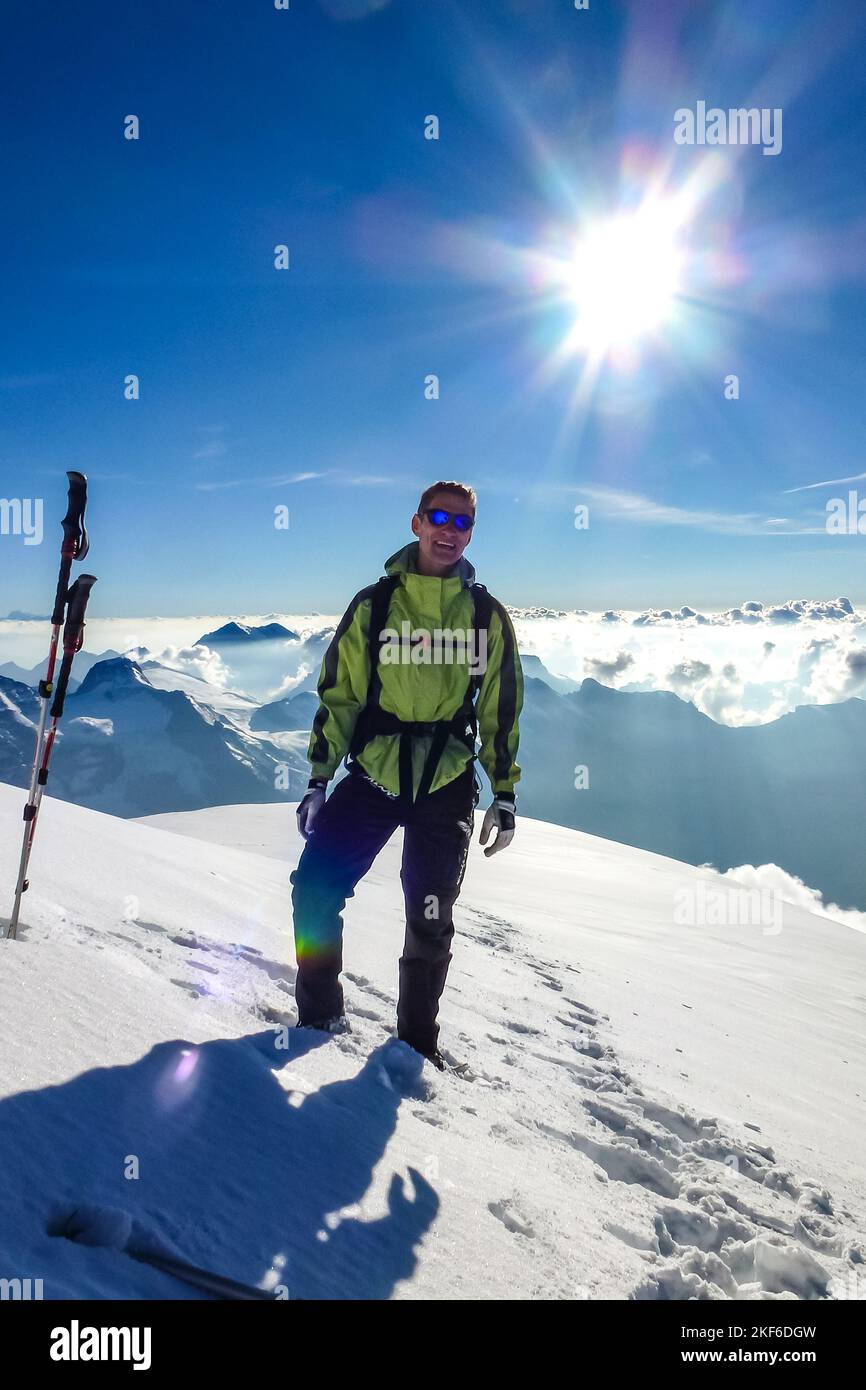 Wanderer im Snowfield auf der Jungfrau. Stockfoto