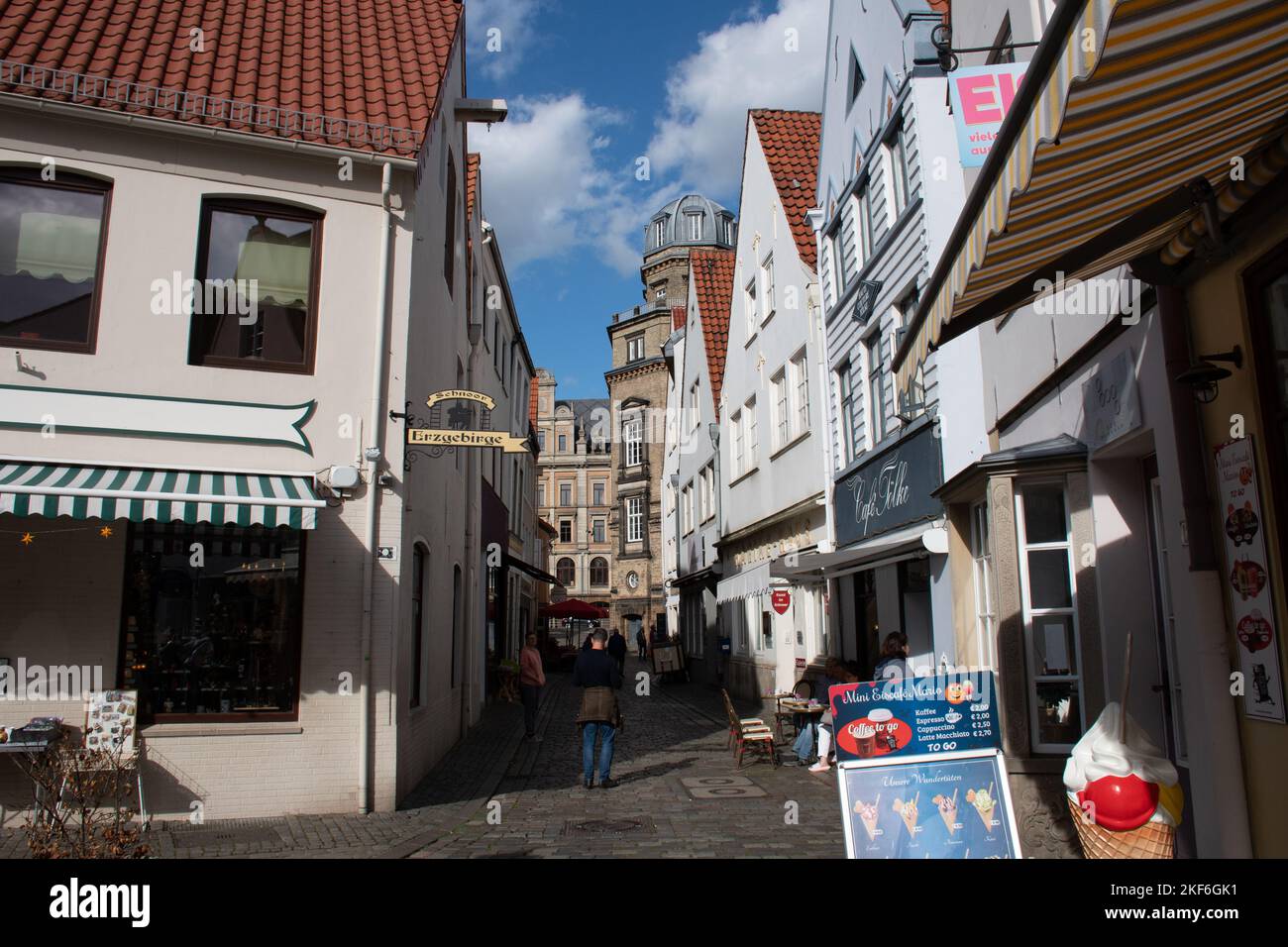 Geschäfte und Cafés im Bremer Bezirk Schnoor Stockfoto