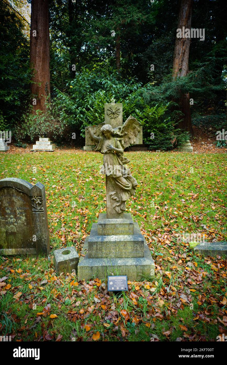 Grabstein von Ellen Thornton mit zusätzlicher Inschrift für John Shields Ryalls, der 1914 im Alter von 14 Monaten beim deutschen Beschuss von Scarborough getötet wurde Stockfoto