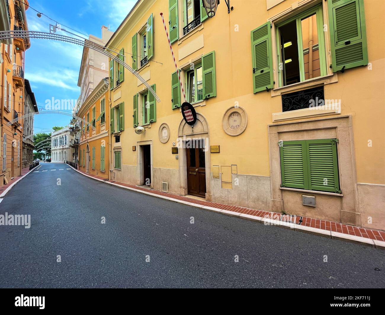 Altstadt in Monaco, Monaco Stadt. Außenansicht auf buntes Gebäude. Stockfoto