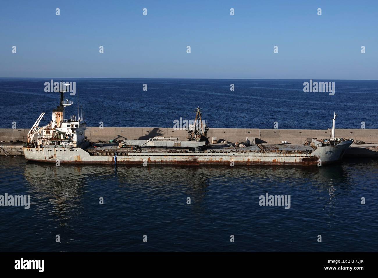 EOS (IMO: 7528154), ein 1976 gebauter Selbstentladefrachter, der unter der Flagge Portugals fährt Stockfoto