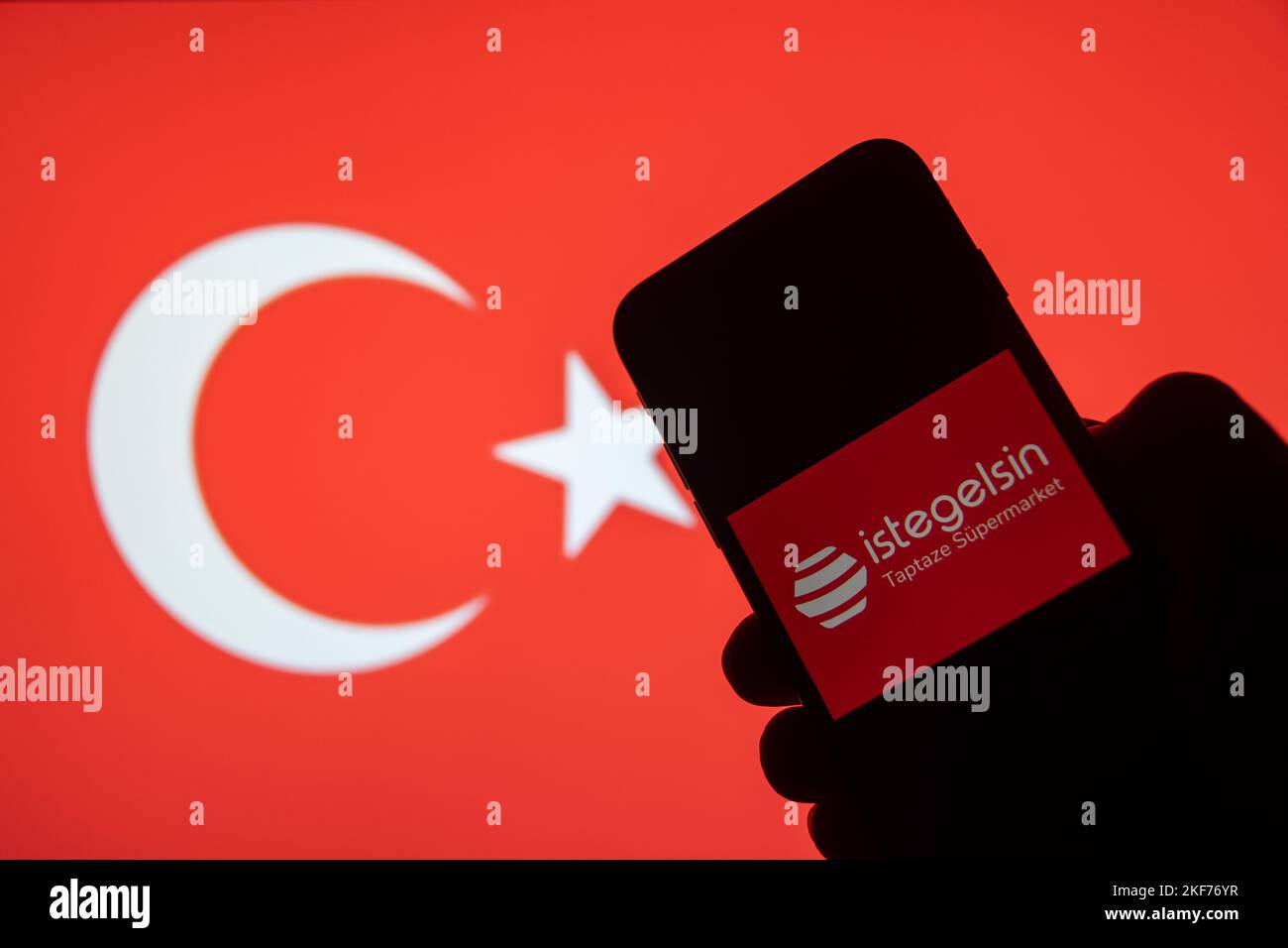 Rheinbach, Deutschland 16. November 2022, das Markenlogo des Online-Lebensmittellieferdienstes 'Istegelsin' auf dem Display eines Smartphones Stockfoto