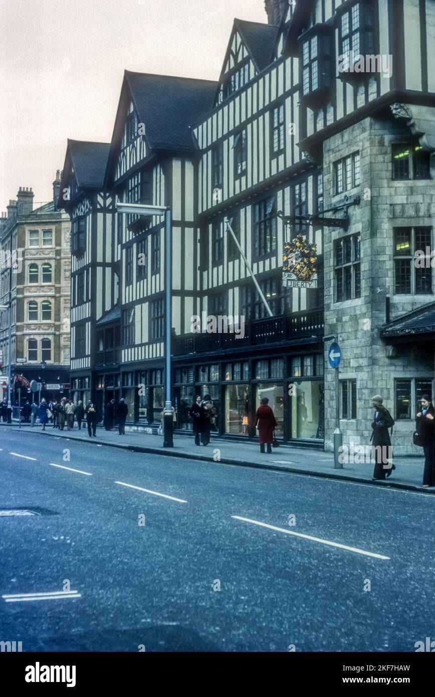 1976 Archivbild des Kaufhauses Libertys in der Great Marlborough Street im Zentrum von London Stockfoto