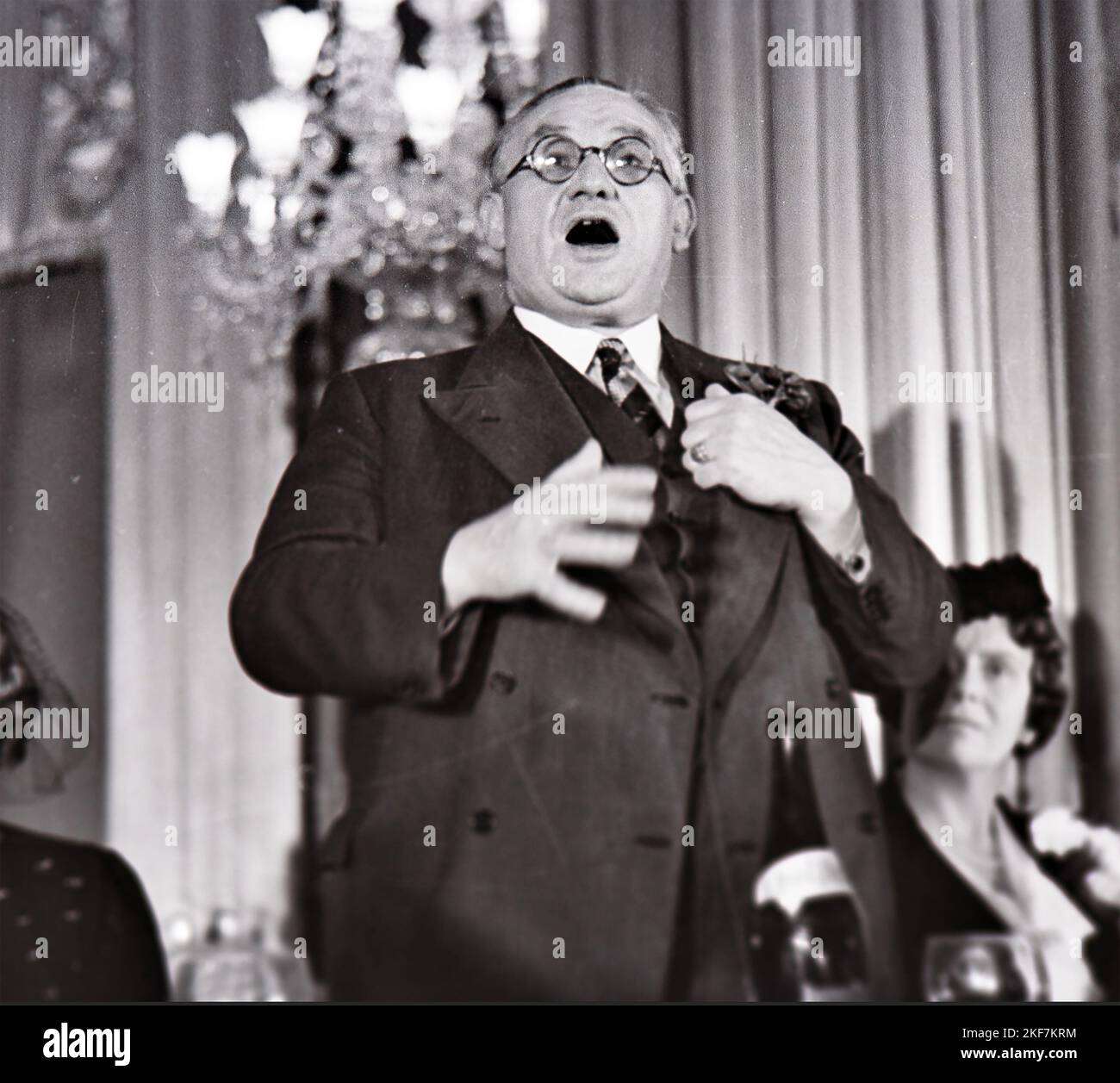 Labour-Politiker und ERNEST BEVIN (1881-1951) Labour-Politiker und Minister für Arbeit und nationalen Dienst bei einer Rede im Jahr 1940 Stockfoto