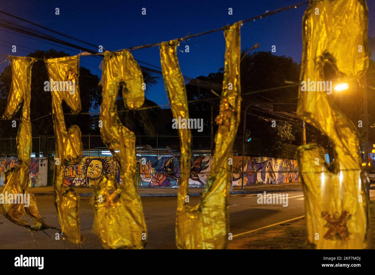 Wandgemälde als Hommage an Marielle Franco, in der Nähe des Ortes, an dem sie ermordet wurde. Marielle Franco war eine brasilianische Feministin, Politikerin und Menschenrechtsaktivistin, die am 14. März 2018 in Rio de Janeiro ermordet wurde - sie war eine ausgesprochene Kritikerin der Polizeibrutalität und außergerichtlichen Tötungen. Stockfoto