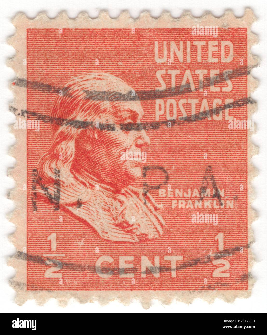 USA - 1938: Eine ½ Cent tieforange Briefmarke, die das Porträt von Benjamin Franklin zeigt. Amerikanischer Universalgelehrter, der als Schriftsteller, Wissenschaftler, Erfinder, Staatsmann, Diplomat, Drucker, Verleger und politischer Philosoph. Unter den führenden Intellektuellen seiner Zeit war Franklin einer der Gründungsväter der Vereinigten Staaten, ein Drahter und Unterzeichner der Unabhängigkeitserklärung der Vereinigten Staaten und der erste Vereinigte Staaten Postmaster General Stockfoto