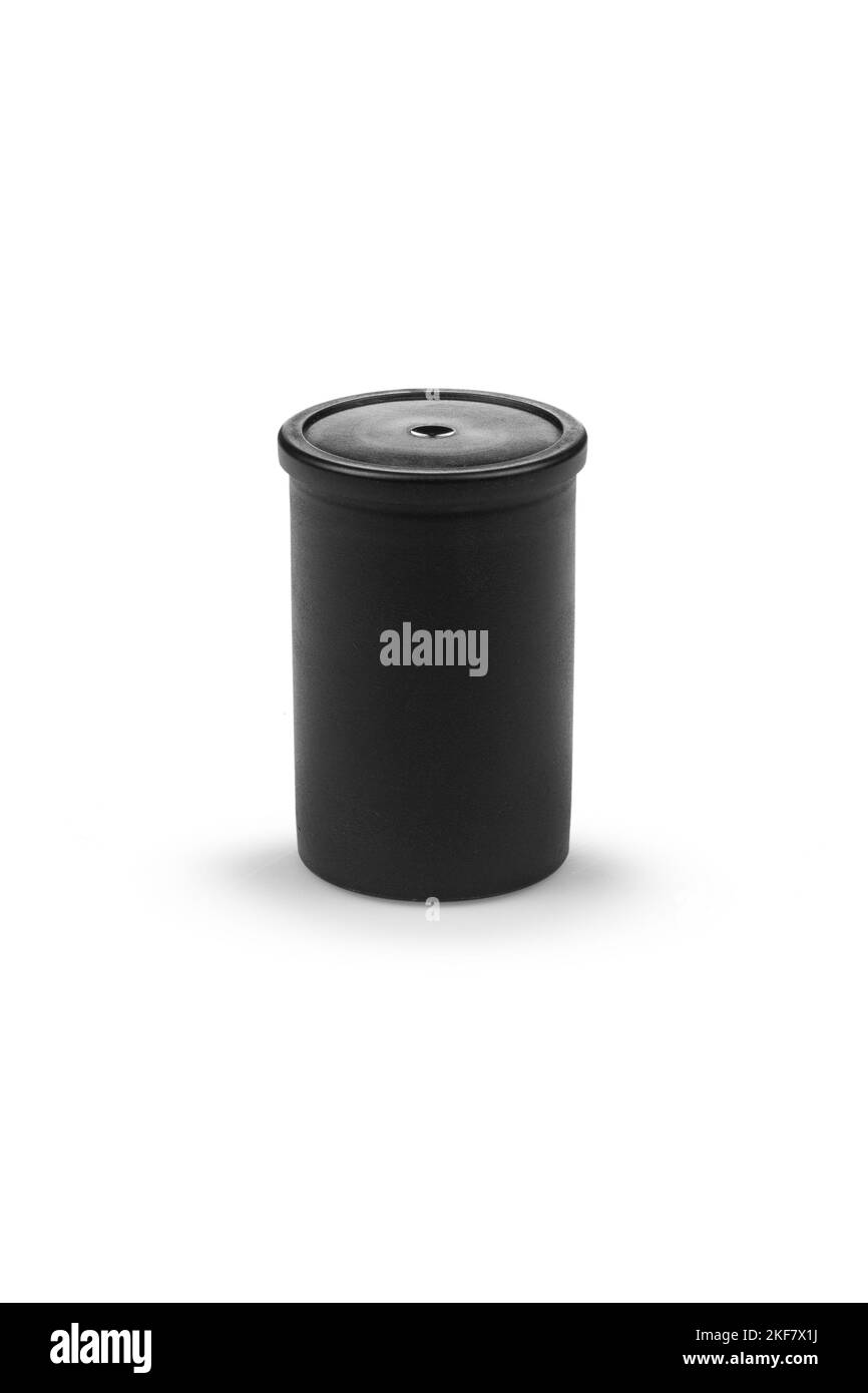 Schwarzer 35mm-Fotofilm kann auf weißem Hintergrund isoliert werden Stockfoto