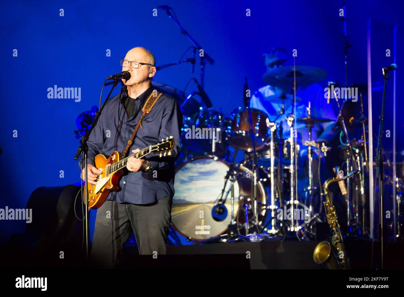 Mark Knopfler spielt live im Palau Sant Jordi Stockfoto